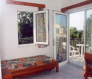 Niriis Aparthotel Kato Daratso